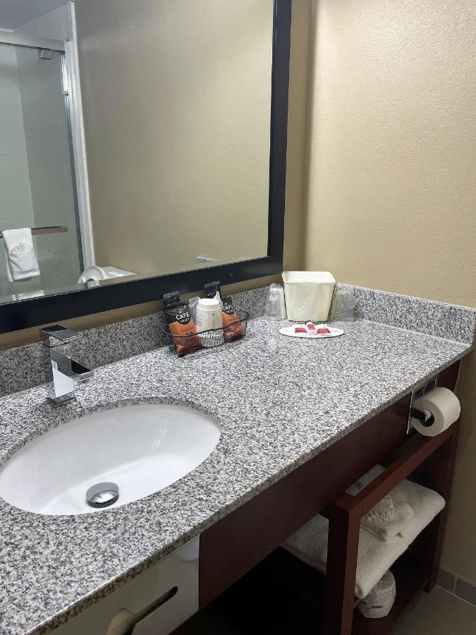 Super 8 By Wyndham Raleigh North East Otel Dış mekan fotoğraf