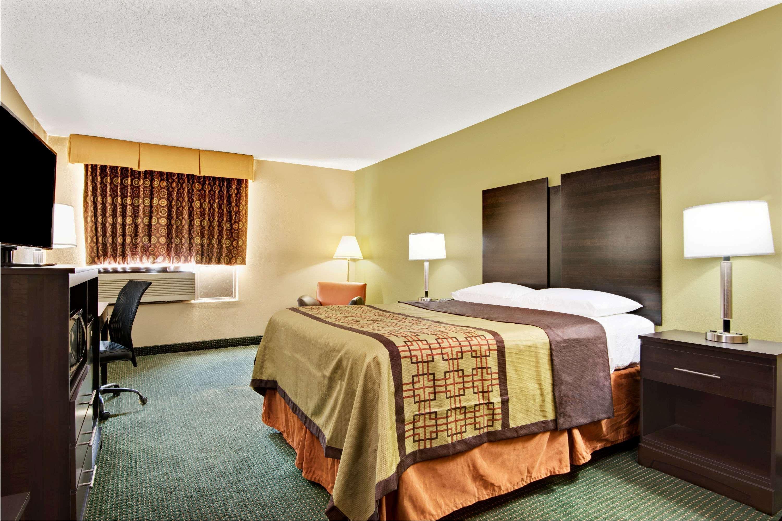 Super 8 By Wyndham Raleigh North East Otel Dış mekan fotoğraf