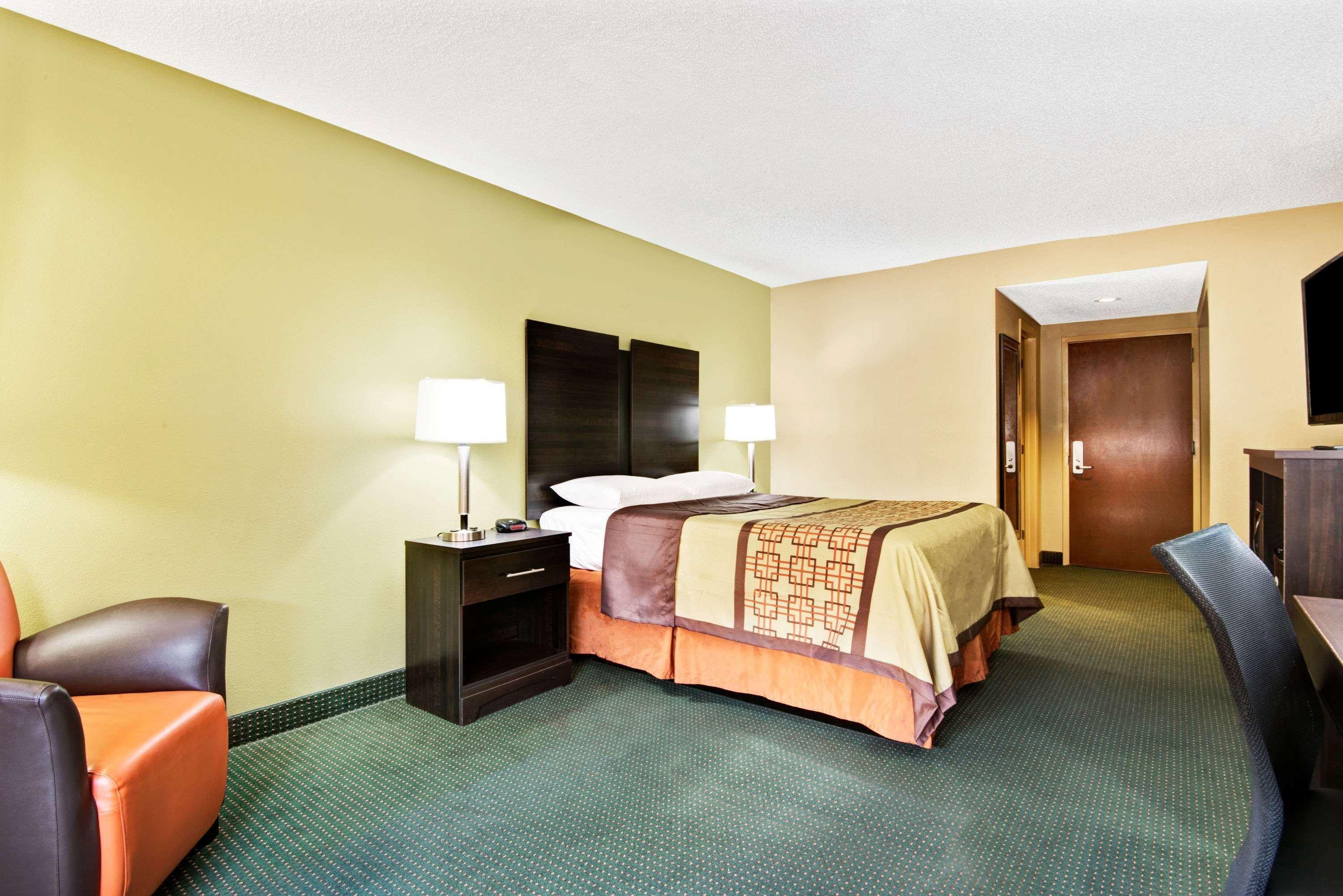 Super 8 By Wyndham Raleigh North East Otel Dış mekan fotoğraf