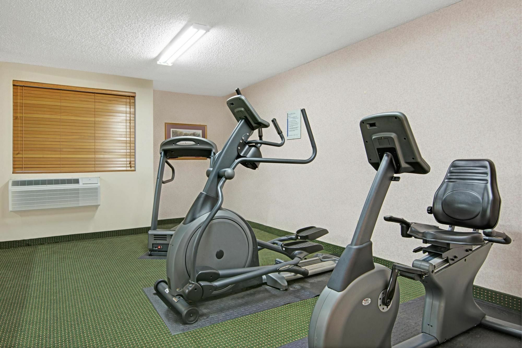 Super 8 By Wyndham Raleigh North East Otel Dış mekan fotoğraf